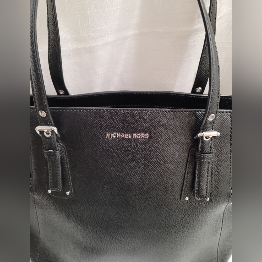 Michael Kors Voyager Saffiano Black Leather Tote Bag - Picture 3 of 15